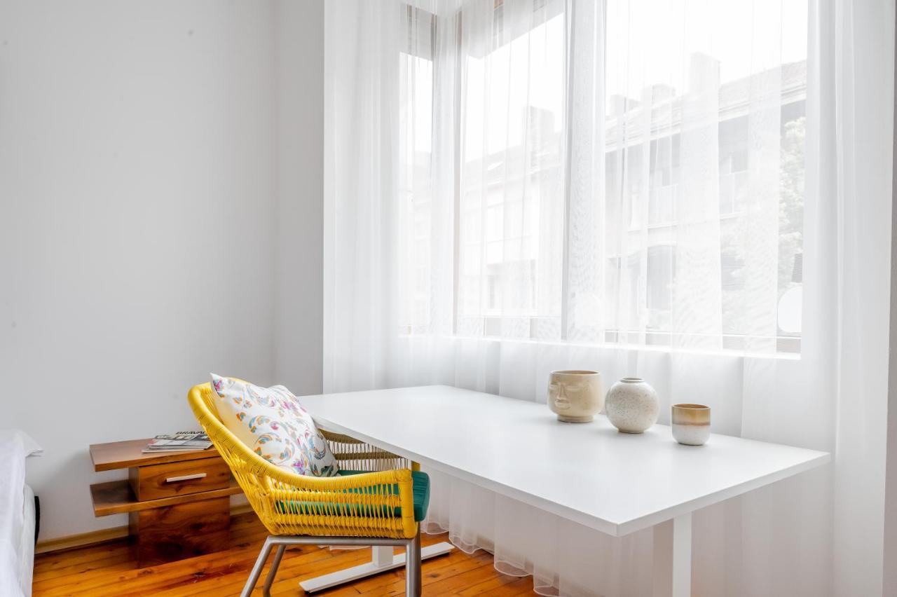 Sofia'S Vintage Gem: Spacious 2Bd Flat On Solunska Apartment ภายนอก รูปภาพ